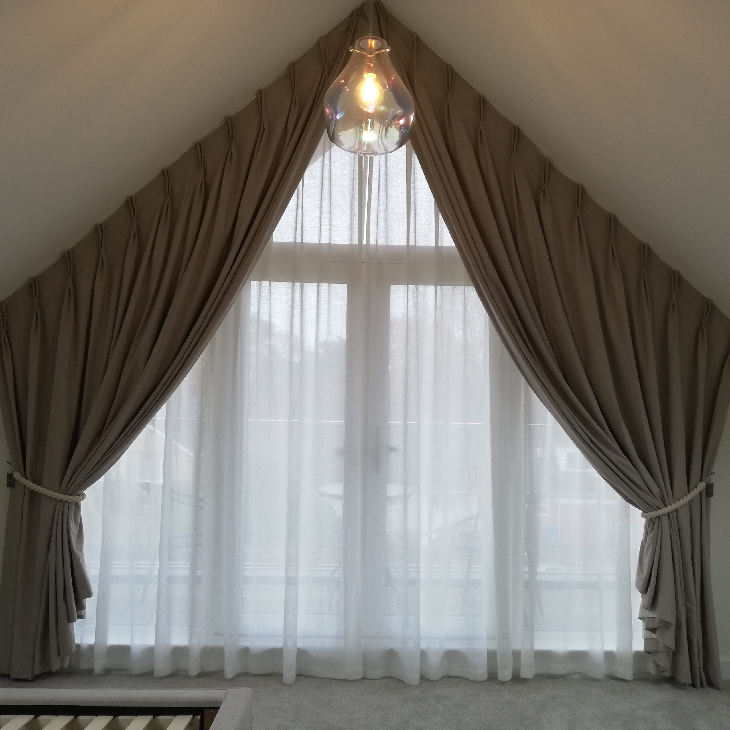 Large Apex curtain and voile